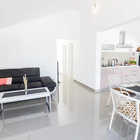 Villa J Vakantiehuis *