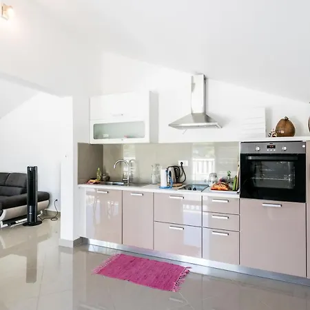 Villa J * Sutivan
