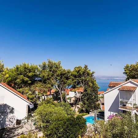Villa J