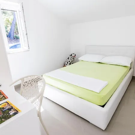 Villa J