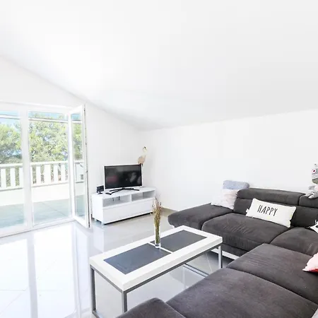 Villa J Holiday home Sutivan